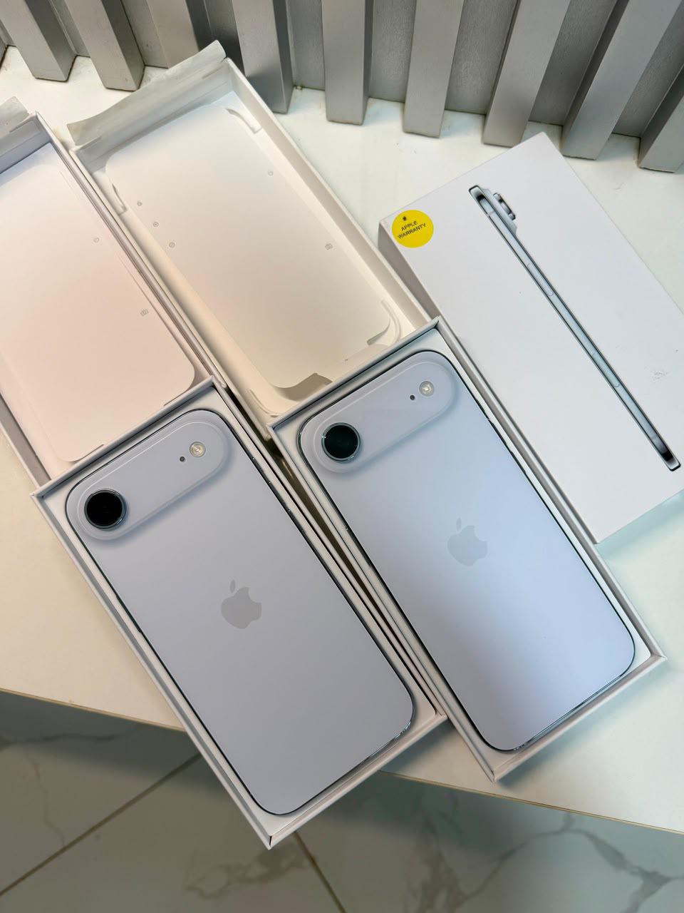 Iphone air 256 sky blue esim unlocked 100% cc: 4